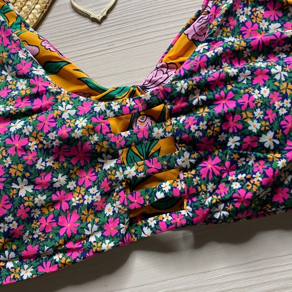 Maaji ๐ธ 4-Way Floral Bikini Top - Picture 5 of 12